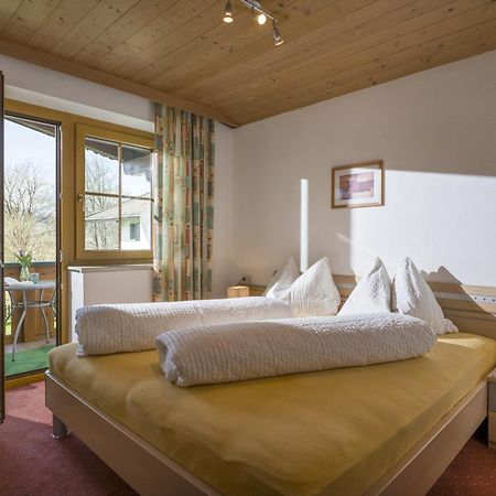 Gaestehaus Schwaiger - Wiesenweg Kössen Habitación foto